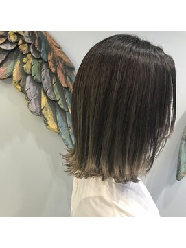 ビーエリアプレミアータ(BE AREA PREMIATA) 寒色系グレーグラデーション。