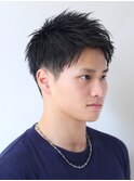 横顔がカッコいいショートスタイルアップバングツーブロック