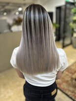 メリー オオサカ(Merly Osaka)&nbsp;髪質が神！ブリーチした？と言わんばかりのバレイヤージュ。