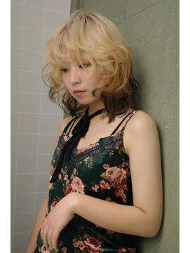 キャロルガーデンズ ボコカ 表参道(Carroll Gardens bococa) ブリーチ、裾カラー、ブロンド