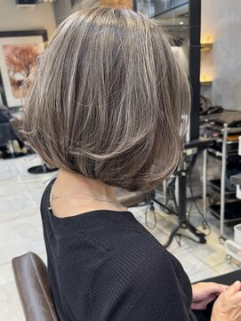 トルネード(TORNADO) 外国人風ハイライト×ショートボブ　レイヤーカット　A1226