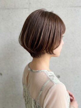 ディーディーフォルム(DD form) 横顔まで美しい大人丸みショート、艶と柔らかさが際立つスタイル