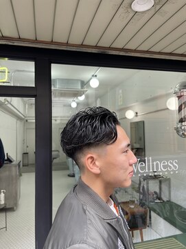ウェルネス(Wellness) スパイラルパーマ、サイドパート、韓国マッシュ、ナチュラル