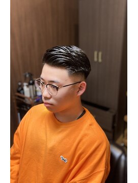 バーバークラシックス(BARBER CLASSICS) 七三スキンフェード