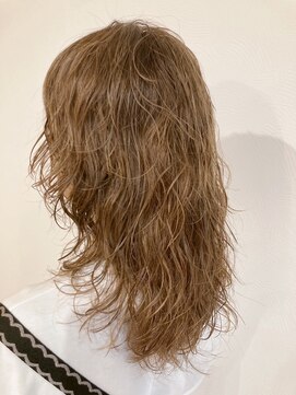 ヘアサロン ワンワールド(Hair Salon One World) ハイライト履歴を活かしたふんわりベージュ