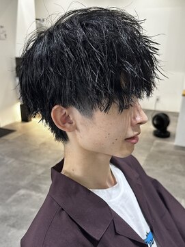 ヒュイル バイ ニアウ(Hwyl by Niau) メンズマッシュパーマニュアンスパーマスパイラルパーマ刈り上げ