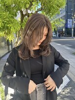 エム(M) グレージュ/ミディアムレイヤーカット/透明感カラー