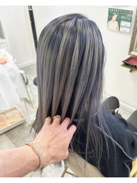 ヘアーアンドメイク ドレス(DRESS) シャドールーツ