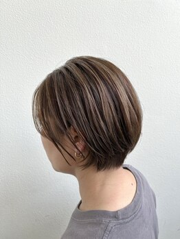 脱白髪染め！白髪を気にせずにお洒落を楽しめて、大人の魅力を各段に上げます◎