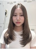 ベージュ×レイヤーカット