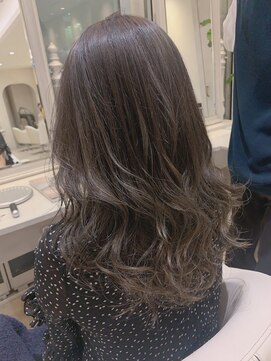 ルッソ チアロ(Lusso chiaro) アッシュグレージュ