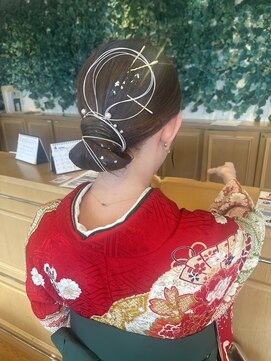 サラ ビューティ サイト 春日(SARA Beauty sight) 【卒業式におすすめ!】タイトシニヨンアレンジ