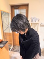 ワンバイワンクラッカ(one by one CLACCA)&nbsp;白髪ぼかしハイライト　グレー