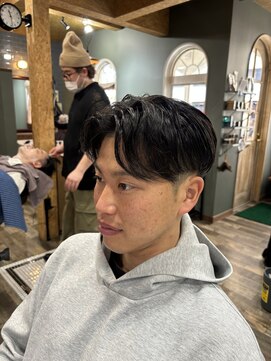 スタンドバーバー 柏(STAND BARBER) 刈り上げセンターパート/波巻きツイストスパイラル/柏