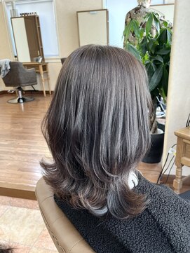 メルク(merc) ミディアム/レイヤー/オリーブグレージュ/グレージュ/宇都宮