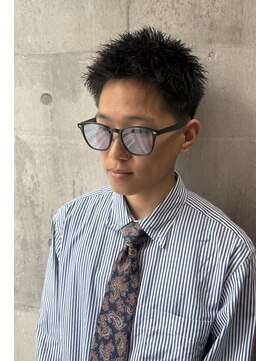 アンダーバーホワイト 南海難波店(_WHITE) 刈り上げスパイキーショート