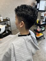 グローブ バーバー(GROVE BARBER)&nbsp;ウェーブパーマ　極道パーマ　7:3パーマ　ニュアンスパーマ