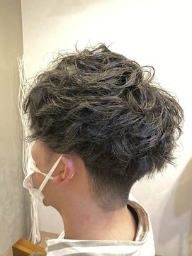 ワンズ(One’s) ツーブロック×ツイストスパイラルパーマ