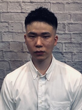 銀座マツナガ 新宿野村ビル店 【バーバースタイル】すっきりスキンフェードカット