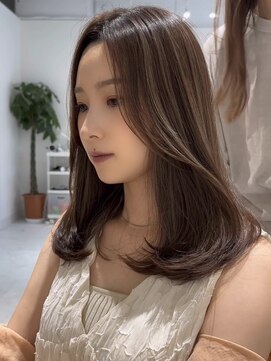 スティロ(stylo) レイヤーカットハイライトショートヘアイルミナカラーオージュア