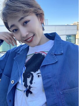 レオニード 表参道(LEONID) ショートスタイル ケアブリーチハイライト グレージュ