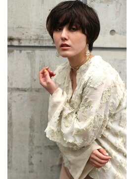 クク(coucou) 顔周りレイヤー×重めバンクショート