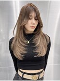 ミディアムレイヤーロングレイヤーカット顔周りオリーブベージュ