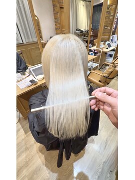 アロマ ヘアー ルーム 新宿3号店(AROMA hair room) ダブルカラー／ブリーチ/デザインカラー/抜きっぱなし/メテオ