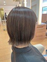 ニューヨークニューヨークマザーズ(NYNY Mothers)&nbsp;極細ハイライト/白髪ぼかし/切りっぱなしボブ/外ハネ/大人髪