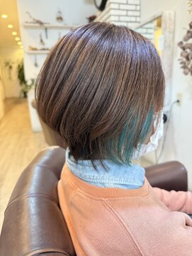 【COOKIE】ショートボブ×ターコイズブルー