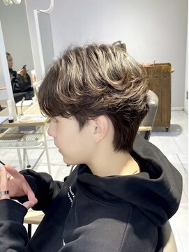 ネオリーブウリ 二子玉川店(Neolive uri) ブルーブラックフェザーパーマサーフカールセンターパート