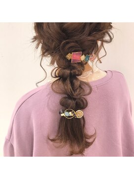 カシェ シモムラ(Cashe'e SHIMOMURA) 塔の上の編み下ろし風