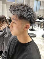 アンダーバーホワイト(_WHITE)&nbsp;フェードスパイラルツイストパーマ