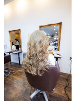 ヘアーメイク ダンス(hair make DANCE)&nbsp;ワンブリーチでとにかく明るく！  毛先に黒染めの残留があり