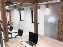 【無機質×有機質】絶妙バランスで生まれる、スタイリッシュでありながら居心地の良い空間を目指した内装☆