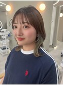イヤリングカラーワイドバングくびれミディアムヘア