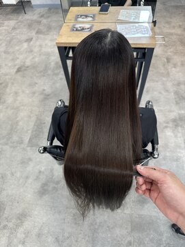 サクラ 岐阜(SAKURA) 縮毛矯正で広がる髪に艶とまとまりを！暗めカラー