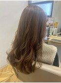 シルクベージュ透明感カラー×ゆるふわウェーブ巻きロング