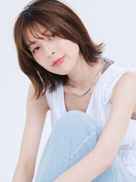 ムーア(MUA) ミディアムレイヤー×ナチュラルくびれヘアー