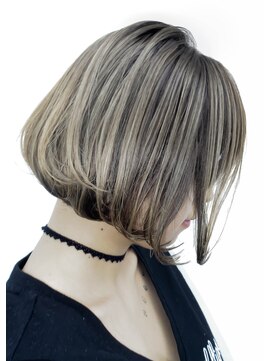 トルネード(TORNADO) 外国人風ボブ ハイライトグラデーション グレージュ　白髪ぼかし