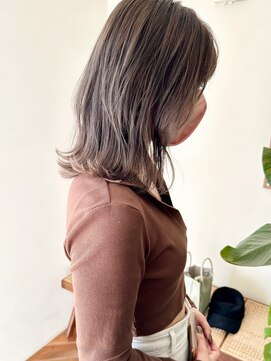 ザデイ(THE DAY) グレージュセミディ