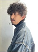 前髪重め刈り上げなしメンズスパイラルパーマ