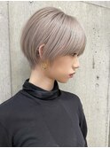 Wカラーショートカットハイトーン前髪ありショートボブ20代