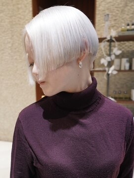 ピークアブー 原宿ハラカド(PEEK-A-BOO) 白髪ブリーチ/白髪ぼかし/ホワイトブロンド/刈り上げショート