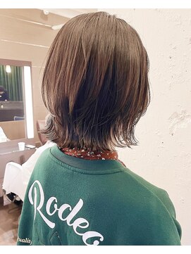 ティーシェル(TIECHEL) 小顔イメチェン、ブルーグレージュカラーくびれレイヤーボブ