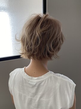 ナルーヘア(nalu hair) ミルクティーベージュショート