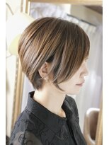 ツムグ 代官山店(TUMUGU)&nbsp;暗めカラー白髪ぼかし大人女性立体丸みショート上品ボブレイヤー