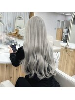 スウェル(SWELL)&nbsp;シールエクステで作るシルバーロングスタイル
