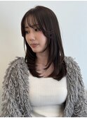 顔まわりレイヤーでつくる、抜け感ミディアム◎