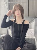 ミルクティーアッシュ小顔ミディアムウルフ